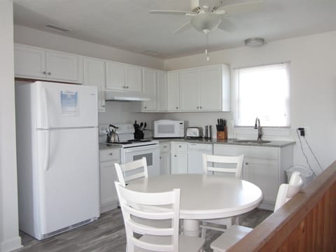 Cottage, 2 Bedrooms | Private kitchen | Full-size fridge, microwave, stovetop, dishwasher