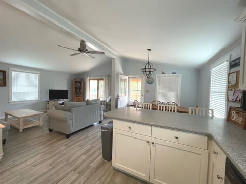 Cottage, 3 Bedrooms | Private kitchen | Full-size fridge, microwave, stovetop, dishwasher