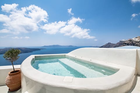 Pantelia Suite Caldera View (Hot tub) | Private spa tub