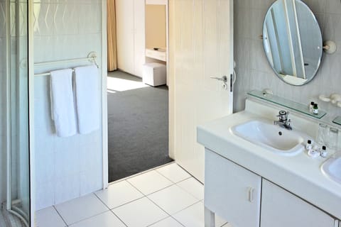 Double Room, Balcony, Sea View | Bathroom | Shower, free toiletries, hair dryer, towels