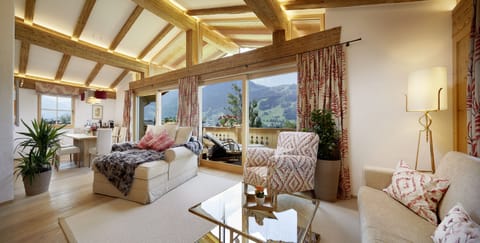Penthouse, 2 Bedrooms, Mountain View, Mountainside | Living area | Flat-screen TV, fireplace, Netflix, pay movies