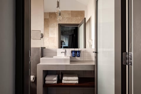 Superior Double Room | Bathroom | Hair dryer, towels