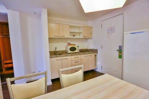 Suite, 2 Twin Beds, Sofabed Non Smoking | Private kitchen | Mini-fridge, stovetop