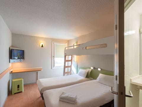 Standard Twin Room, Multiple Beds | Desk, soundproofing, iron/ironing board, free rollaway beds