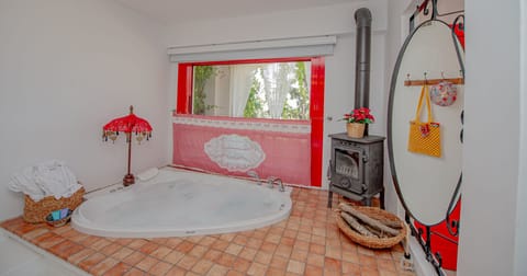 Secret Garden with Jetted Tub | Private spa tub