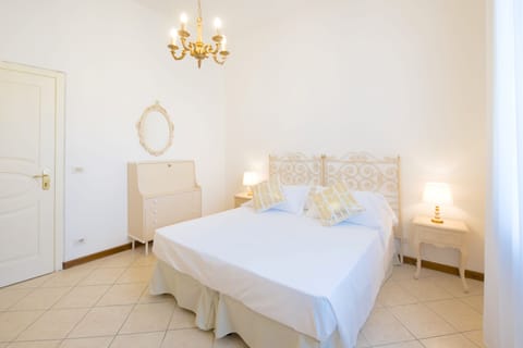 Classic Double Room | Minibar, in-room safe, free WiFi, bed sheets