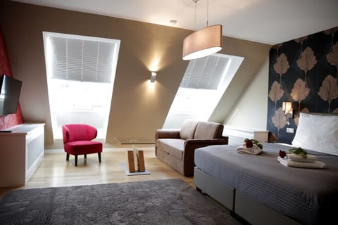 Deluxe Penthouse, Terrace, City View (Top 8 - Löwelstrasse 12) | Egyptian cotton sheets, premium bedding, blackout drapes