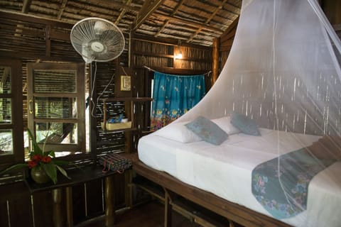 Garden View Bungalow | In-room safe, cribs/infant beds, free WiFi, bed sheets