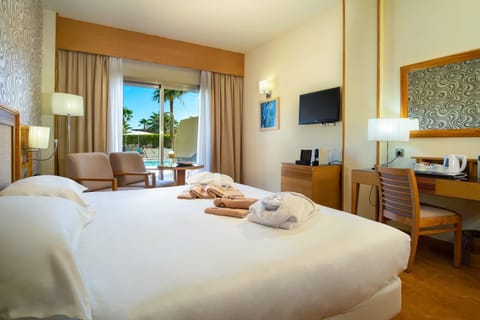 Deluxe Double Room | Minibar, in-room safe, desk, free WiFi