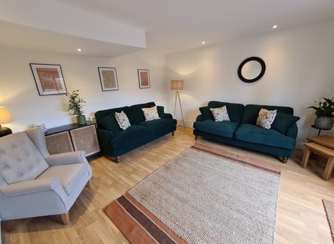 Comfort Cottage | Living room | Flat-screen TV