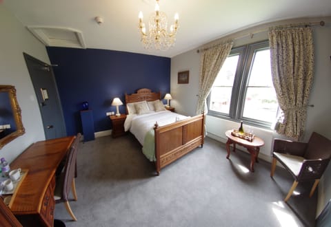 Executive Double Room | Desk, iron/ironing board, free WiFi