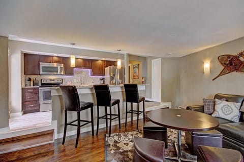 Condo, 2 Bedrooms | Dining