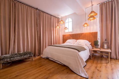 Deluxe Double Room | Premium bedding, desk, soundproofing, iron/ironing board