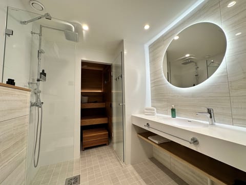 Suite, Sauna | Bathroom | Free toiletries, hair dryer, towels