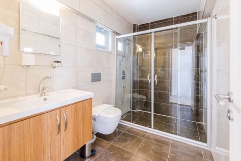 Junior Double or Twin Room, 1 Bedroom, Sea View | Bathroom | Shower, rainfall showerhead, free toiletries, hair dryer