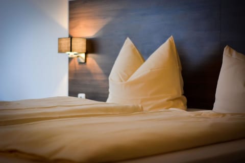 Premium bedding, desk, iron/ironing board, free cribs/infant beds