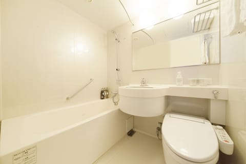 Combined shower/tub, free toiletries, hair dryer, slippers