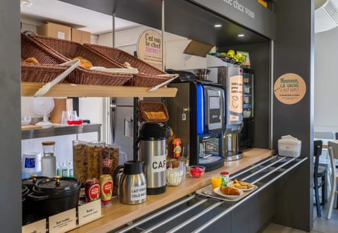 Daily buffet breakfast for a fee