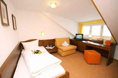 Standard Single Room, Annex Building | In-room safe, free cribs/infant beds, rollaway beds, free WiFi