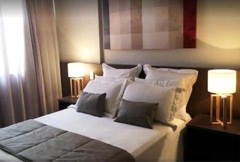 Apartment, 1 Double Bed | Minibar, in-room safe, desk, blackout drapes