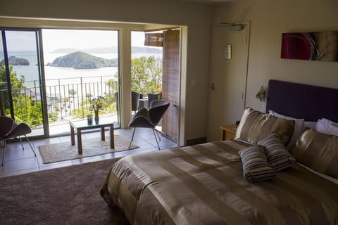 Island Suite | Premium bedding, in-room safe, free WiFi, bed sheets