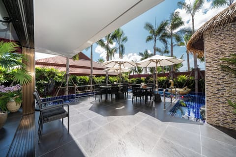 1 Bedroom Suite Pool Access | Terrace/patio