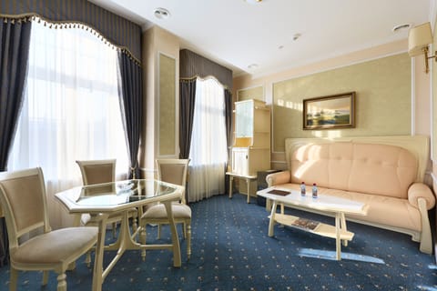 Junior Suite | Premium bedding, minibar, in-room safe, desk