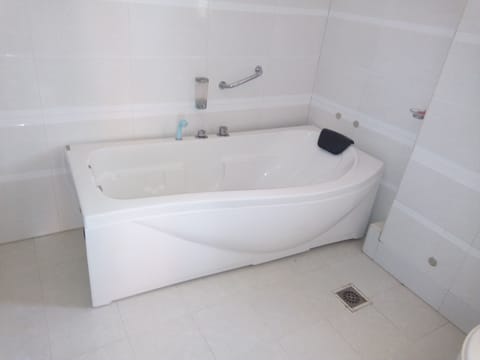 Executive Suite | Jetted tub