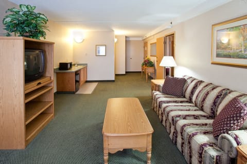 Suite, 2 Bedrooms | Premium bedding, pillowtop beds, in-room safe, desk