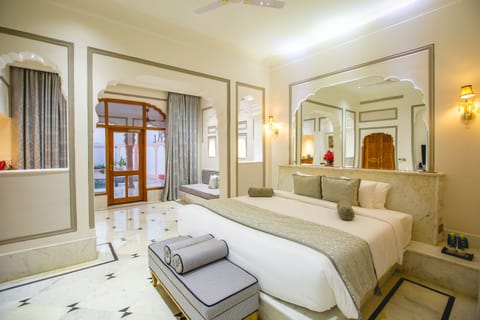 Royal Villa, Private Pool | Premium bedding, free minibar items, in-room safe