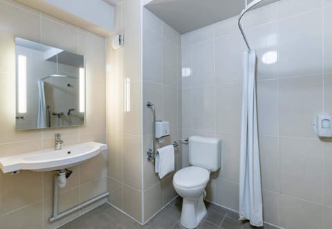 Double Room, Accessible | Bathroom | Shower, towels, soap, shampoo