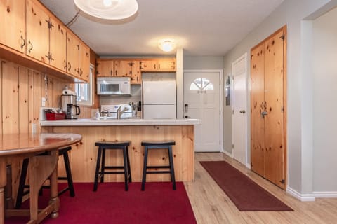 Condo, 1 Bedroom, Mountain View (Mammoth View Villas #34) | Private kitchen | Full-size fridge, microwave, oven, stovetop