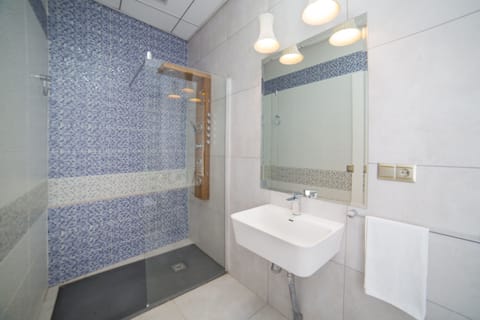 Royal Suite, 1 Queen Bed, Jetted Tub | Bathroom | Designer toiletries, hair dryer, bidet, towels