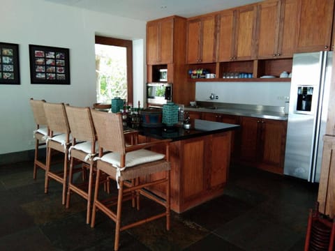 Villa | Private kitchenette | Full-size fridge, microwave, oven, stovetop