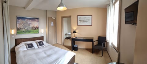 Individually decorated, individually furnished, laptop workspace