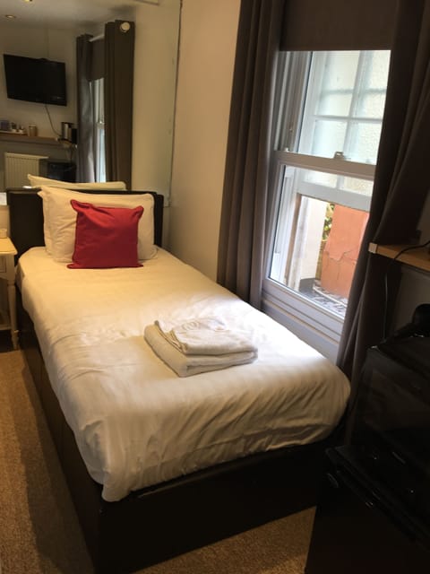 Economy Single Room, 1 Twin Bed | Iron/ironing board, free WiFi, bed sheets