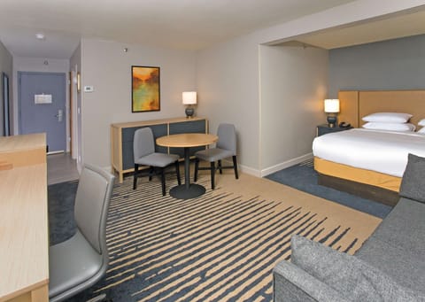 Studio Suite, 1 King Bed | In-room safe, desk, blackout drapes, iron/ironing board