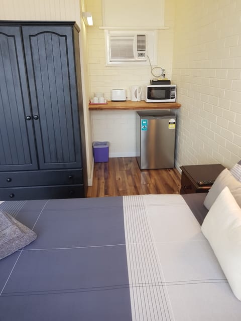 Standard Double Room, 1 Double Bed | Iron/ironing board, free WiFi