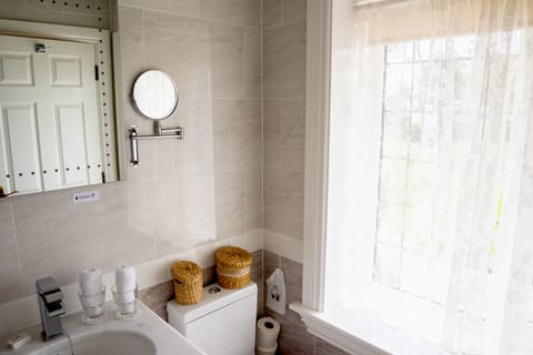 3 John Keats room | Bathroom amenities | Designer toiletries, hair dryer, bathrobes, slippers