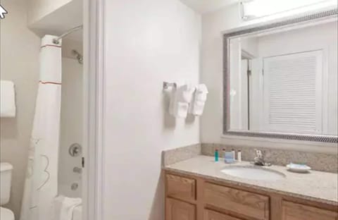 Combined shower/tub, towels, soap, shampoo