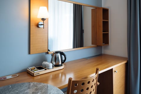 Deluxe Double or Twin Room | In-room safe, desk, soundproofing, free WiFi