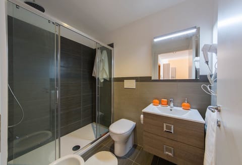 Apartment, 1 Bedroom, Terrace | Bathroom | Shower, free toiletries, hair dryer, bidet