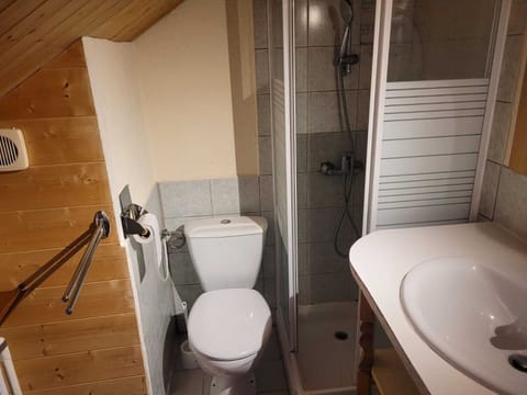 Classic Triple Room, Ensuite, Mountain View | Bathroom