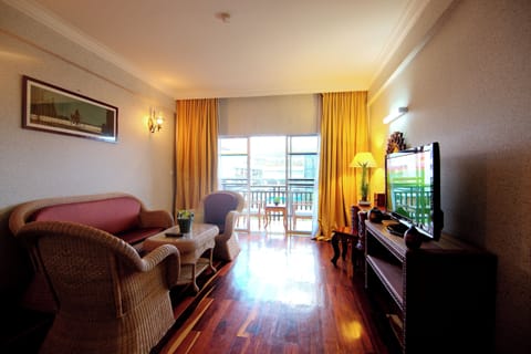 Somadevi Grand Suite | Living area | 32-inch LCD TV with cable channels, TV