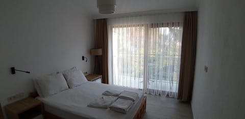 Standard Double Room, Balcony | Egyptian cotton sheets, premium bedding, minibar, soundproofing