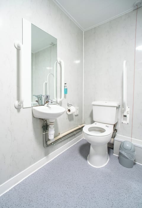 Double Room, Accessible, No Windows | Bathroom | Shower, hair dryer, towels