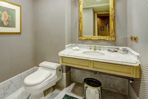 Presidential Suite, 1 King Bed, City View | Bathroom | Free toiletries, hair dryer, bathrobes, towels