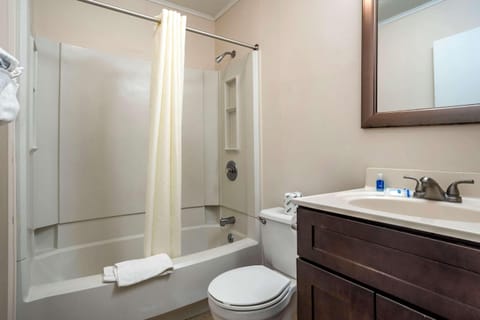 Suite, 2 Bedrooms, Non Smoking | Bathroom | Hair dryer, towels