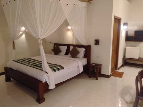 Deluxe Double Room, 1 King Bed, Patio, Garden Area | In-room safe, individually furnished, laptop workspace, free WiFi