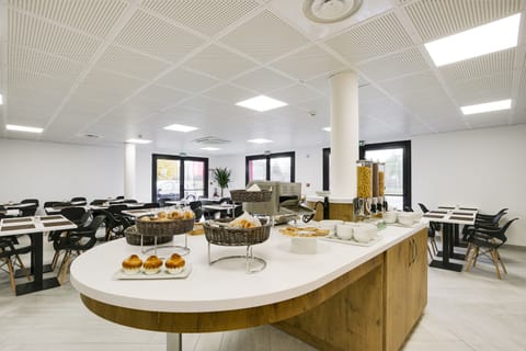 Daily buffet breakfast (EUR 11.90 per person)